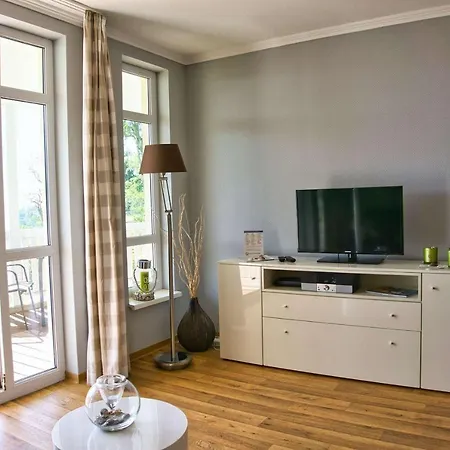 Apartment Meeresblick 22: Sellin Seaside Retreat With Balcony And Access