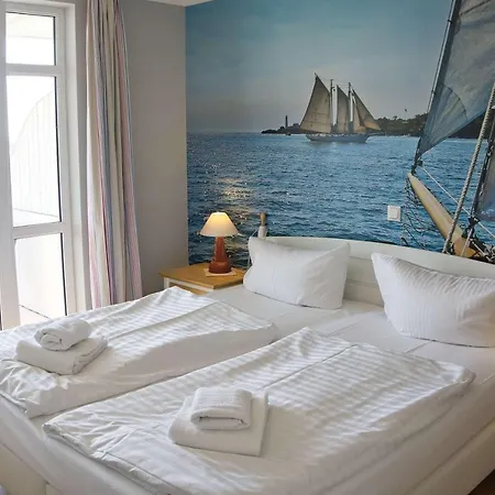 Apartment Meeresblick 22: Sellin Seaside Retreat With Balcony And Access